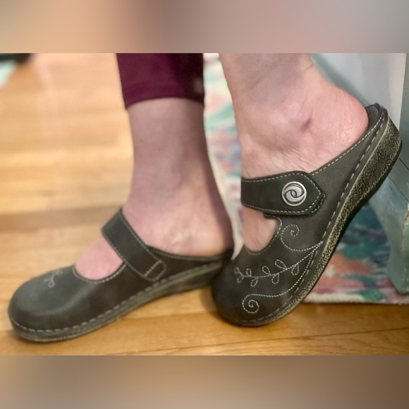 Flexus Spring Step Black Leather Slip on Mary Jane Mules size 36 Velcro Straps - Picture 11 of 12